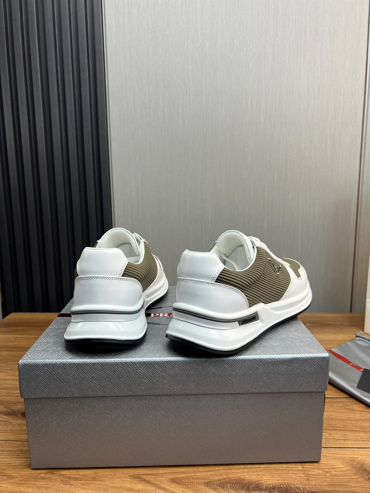 Men's shoes 💰580💰 [PRADA] Men's shoes are popular in the counter, official website is synchronized, 1 high-quality shipment ✔️Original cowhide stitching mesh + cowhide lining, 1🆚1 replica, original original bottom, 38-45 (45 customized, non-refundable)